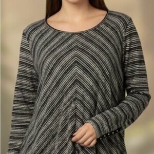 WHITE HOUSE BLACK MARKET BLACK STRIPED SHIRT. SIZE LARGE. NEW WITHOUT TAGS